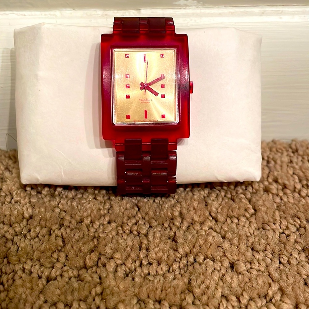 SWATCH Square Ruby Nightbird Watch 5 1/2” when latched close $30 EUC SUAR100